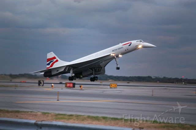 Aerospatiale Concorde (G-BOAG) - The final landing of Speedbird Concorde at JFK Airport