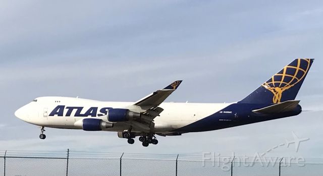 Boeing 747-400 (N486MC) - Runway 25 arrival! 1/22/22.