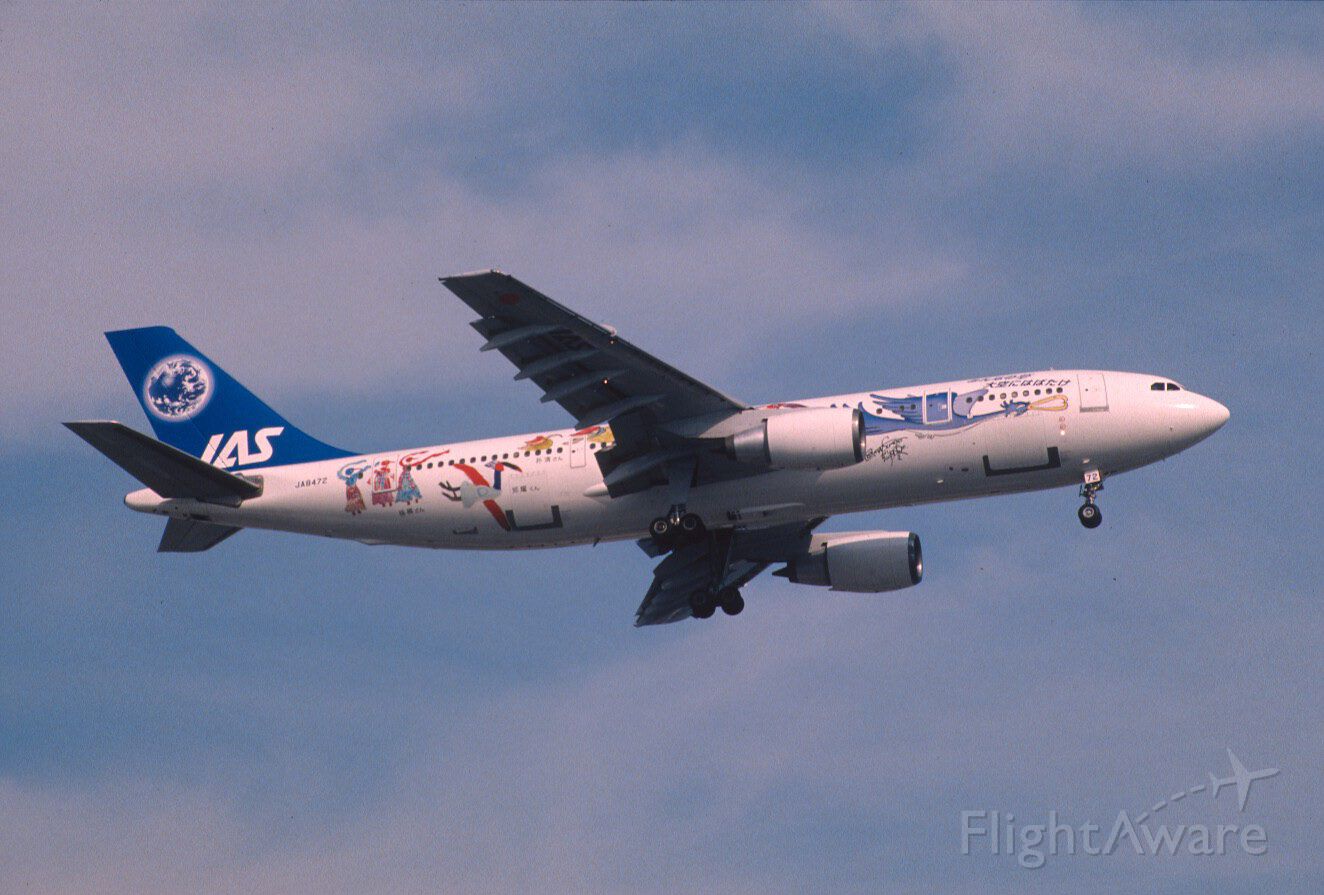 Airbus A300F4-200 (JA8472) - Final Approch to Tokyo-Haneda Intl Airport Rwy16L on 2001/11/01