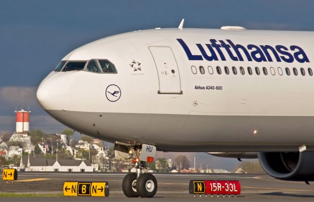 Airbus A340-600 (D-AIHU) - D-AIHU - Lufthansa German Airlines A340-600