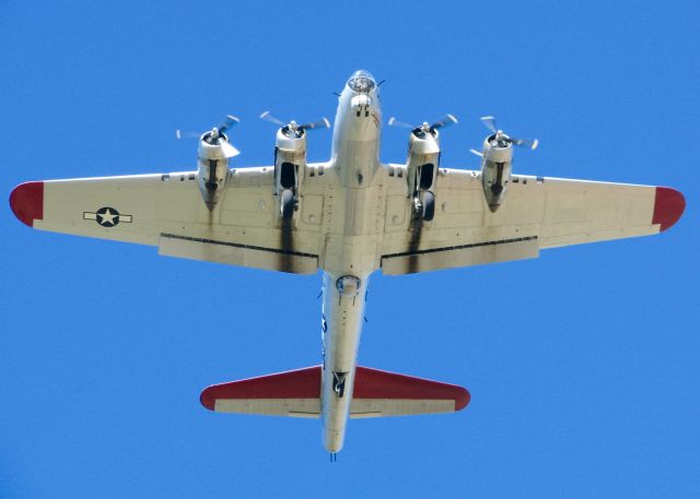 Boeing B-17 Flying Fortress (N5017N) - Giving rides at the Downtown Airport.