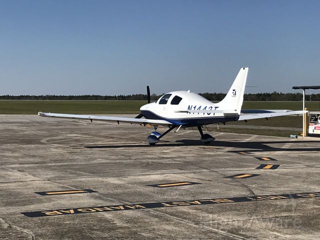 Cessna 350 (N1443T)