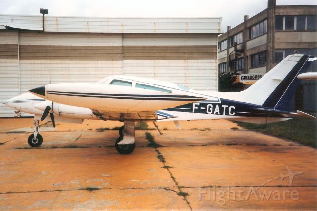 Cessna 310 (F-GATC) - Seen here in Jun-91.br /br /Exported to Monaco 31-Dec-92 as 3A-MDP,br /then reregistered N750DR 8-Jan-97.