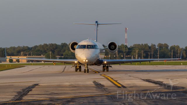 Canadair Regional Jet CRJ-200 (N429SW) - A Delta Connection CRJ-200 taxis past as the evening light decends..