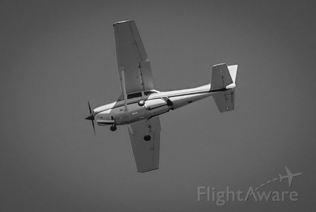 Cessna Skylane (N5209V)