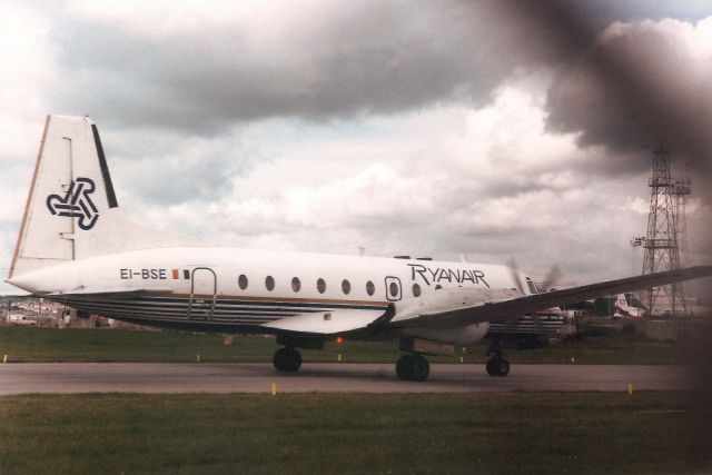 Hawker Siddeley HS-748 (EI-BSE) - Taxiing to the ramp in Jul-88.br /br /With Ryanair from Mar-86 to Jan-90 when it reverted to G-ARRW, then reregistered G-MRRV and 9N-ACM for Necon Air.br /Damaged beyond repair 6-Nov-97 at VNPK.