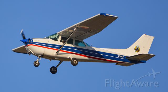 Cessna Skyhawk (N739EU) - This Cessna was named "Kobayashi Maru" by the owner. Seen here on a missed approach for runway 28R at CMH.