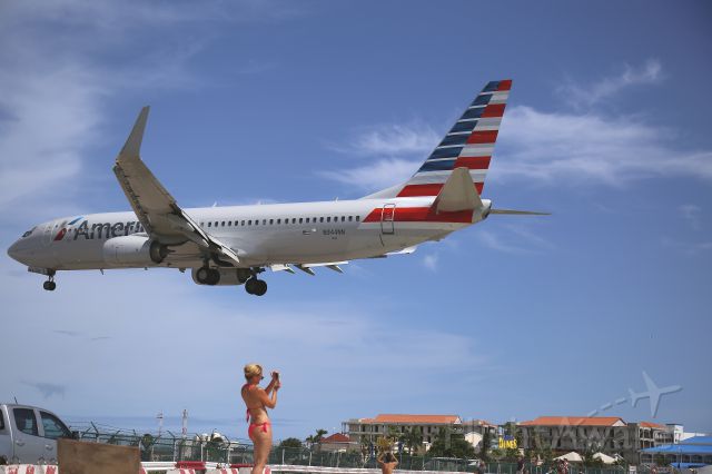 Boeing 737-700 (N944NN) - Just arrived at Saint Maarten Princess Juliana Airport