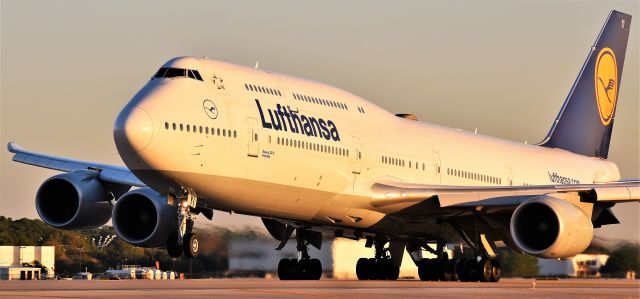 BOEING 747-8 (D-ABYI) - Lufthansa 747-8i departing IAH.
