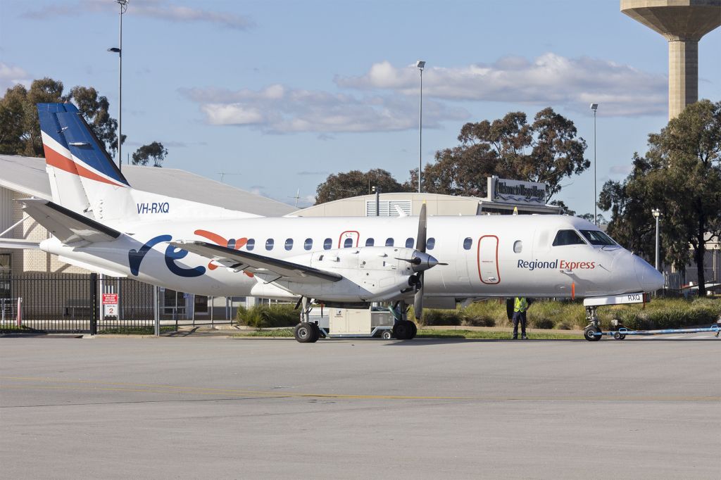 Saab 340 (VH-RXQ) - Regional Express Airlines (VH-RXQ) Saab 340B at Wagga Wagga Airport.