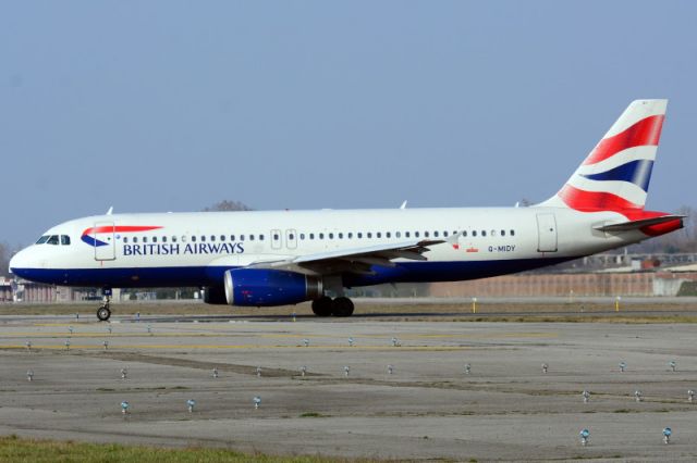 Airbus A320 (G-MIDY)