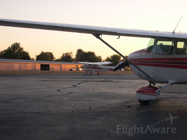 Cessna Skyhawk (N17SK) - N25SK in foreground, wing frames in N17SK