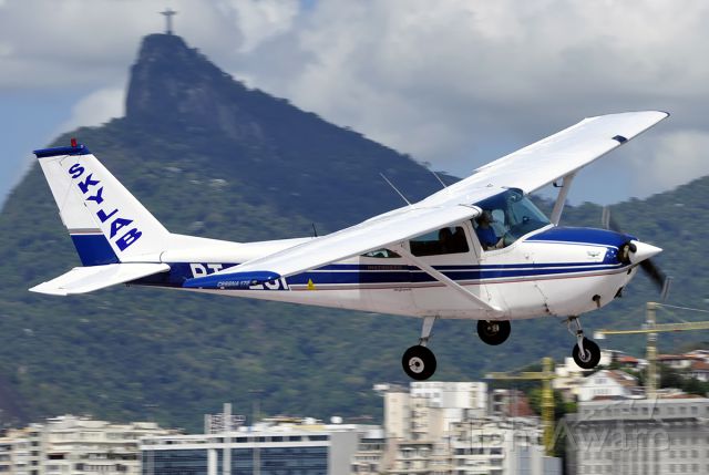 PT-LOI — - Turning to final approach  RwyO2 at Santos Dumont Apt