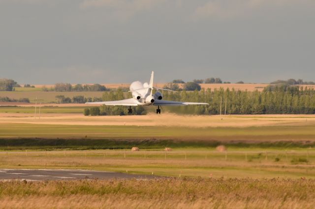 Dassault Falcon 900 (C-GNTR) - Dassault Falcon 900 departing CYQV on runway 3