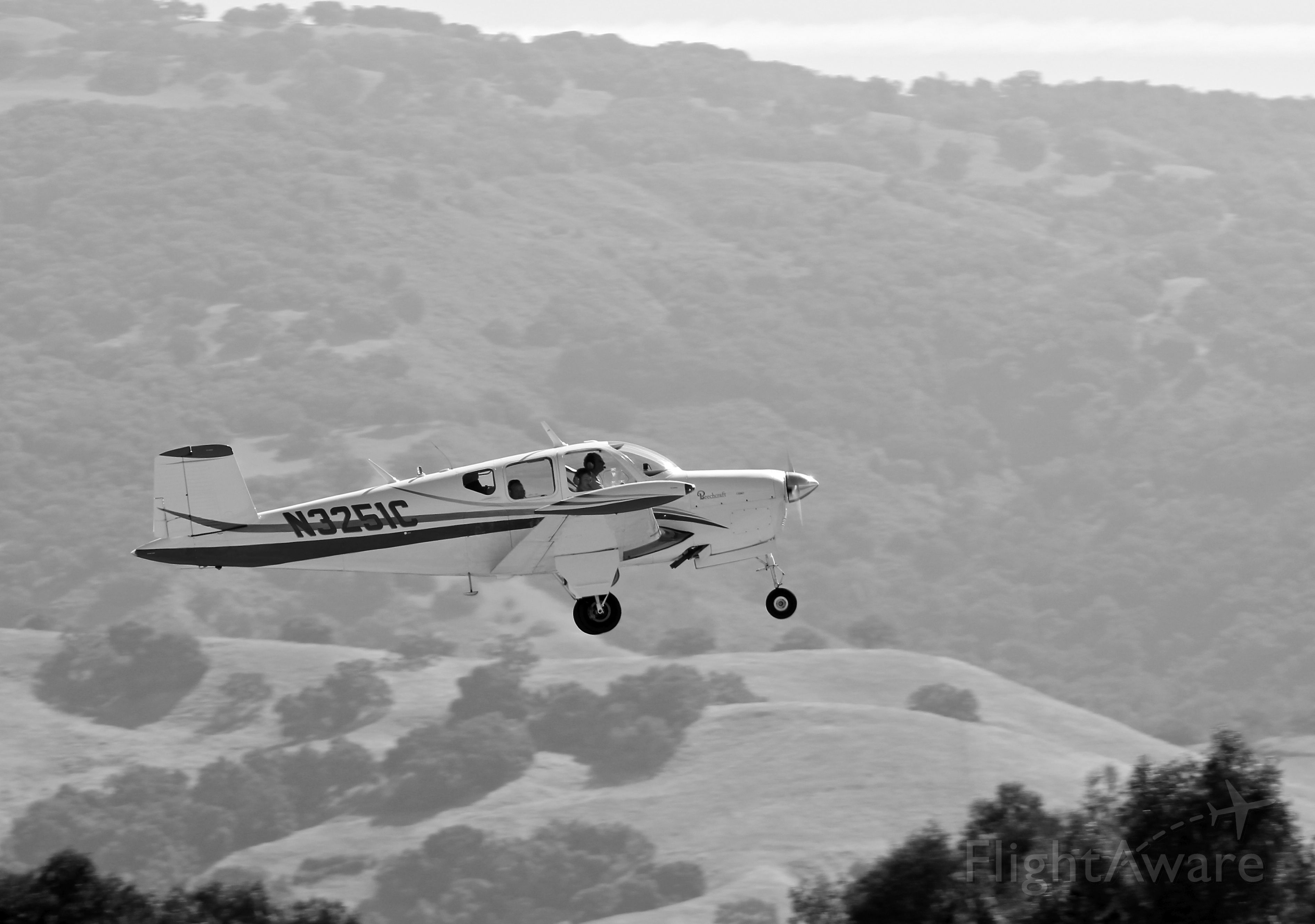 Beechcraft 35 Bonanza (N3251C) - Beechcraft V35 Bonanza departing at the San Martin Airport. 