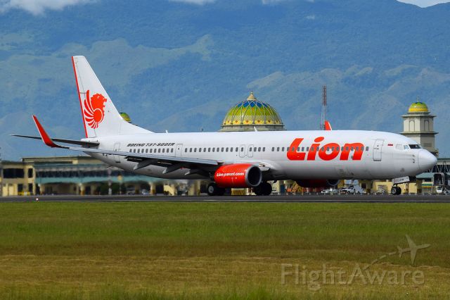 Boeing 737-900 (PK-LFW) - LION AIR TAKING OFF RUNWAY 35. WITH SULTAN ISKANDAR MUDA INTERNATIONAL AIRPORT BACKGROUND