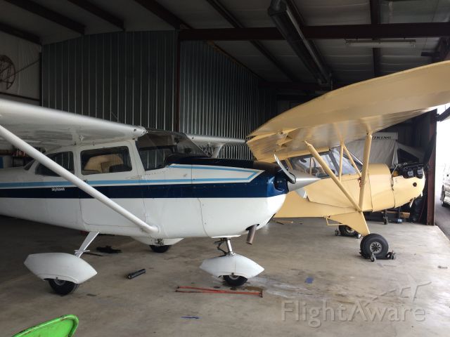 Cessna Skyhawk (N79566) - 2 planes in a spot made for 1