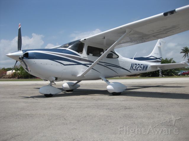 Cessna Skylane (N325MM)