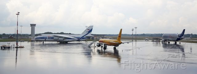 Antonov An-124 Ruslan (RA-82068) - ANTONOV VS BELUGA A NANTES LE 17/06/2016 SOUS UNE PLUIE BATTANTE