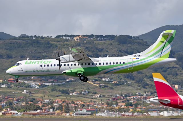 Aerospatiale ATR-72-600 (EC-MIF) - El Timple, ATR 72-600 -EC-MIF- on its flight NT1711, arriving in Tenerife North from Gran Canaria, on board, two great friends 'SPOTTERS'