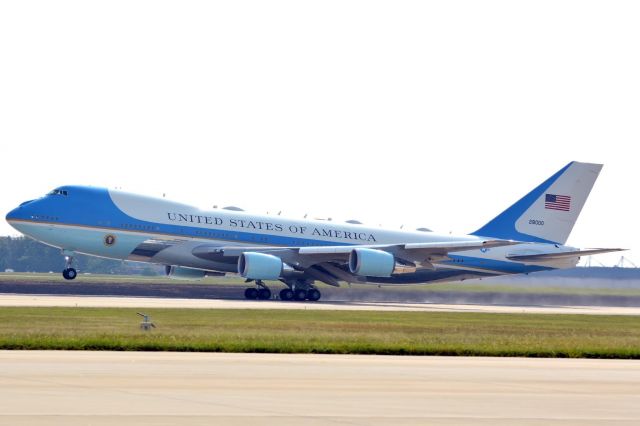 82-8000 — - Air Force 1 carrying President Biden to England to attend Queen Elizabeth’s funeral 