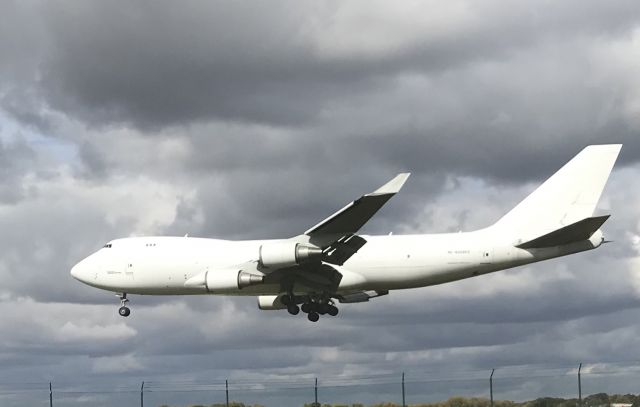 Boeing 747-400 (N508KZ) - Runway 25 arrival! 10/16/22.
