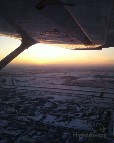 Cessna Skyhawk (N815KS) - After recent snow, circling Salina.