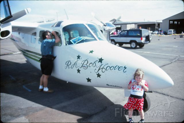 — — - Bob Hoovers demo aircraft