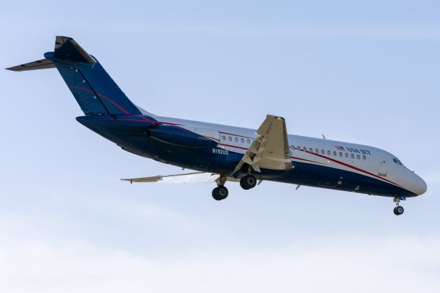 Douglas DC-9-10 (N192US) - Landing in a stiff crosswind at Fort Worth Alliance Airport. February 23, 2019.