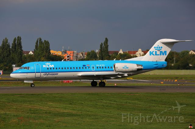Fokker 70 (PH-KZD) - Note the photographer last window