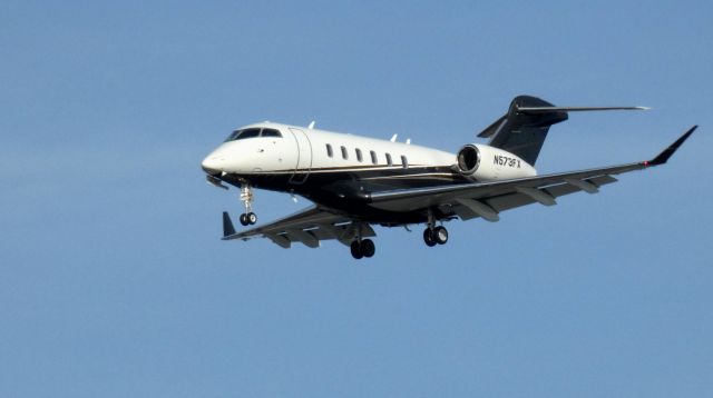 Canadair Challenger 350 (N573FX) - On final is this 2015 Bombarder Challenger 350 from the WInter of 2020.
