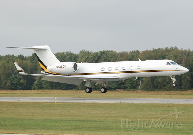 Gulfstream Aerospace Gulfstream V (N516GH) - N516GH landing runway 14 arriving from TYS.