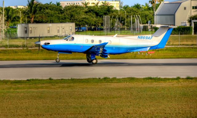 Pilatus PC-12 (N869AF) - Landing in Boca Raton, Florida