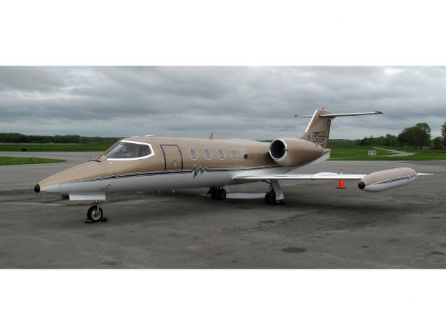 Learjet 35 (N950SP) - Great looking, fast aircraft!