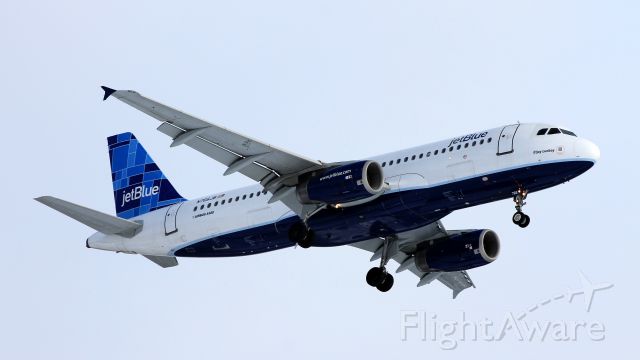 Airbus A320 (N766JB) - A cold New England afternoon brings with it "Etjay Luebay" from Tampa