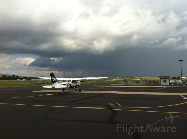 Cessna Skyhawk (N556ER) - One Cessna faces an impending storm