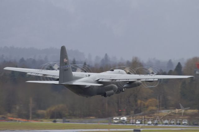 Lockheed C-130 Hercules (79-0479) - Lockheed C-130H Hercules from the   152d Airlift Wing departing Portland International Airport on a wet rainy day