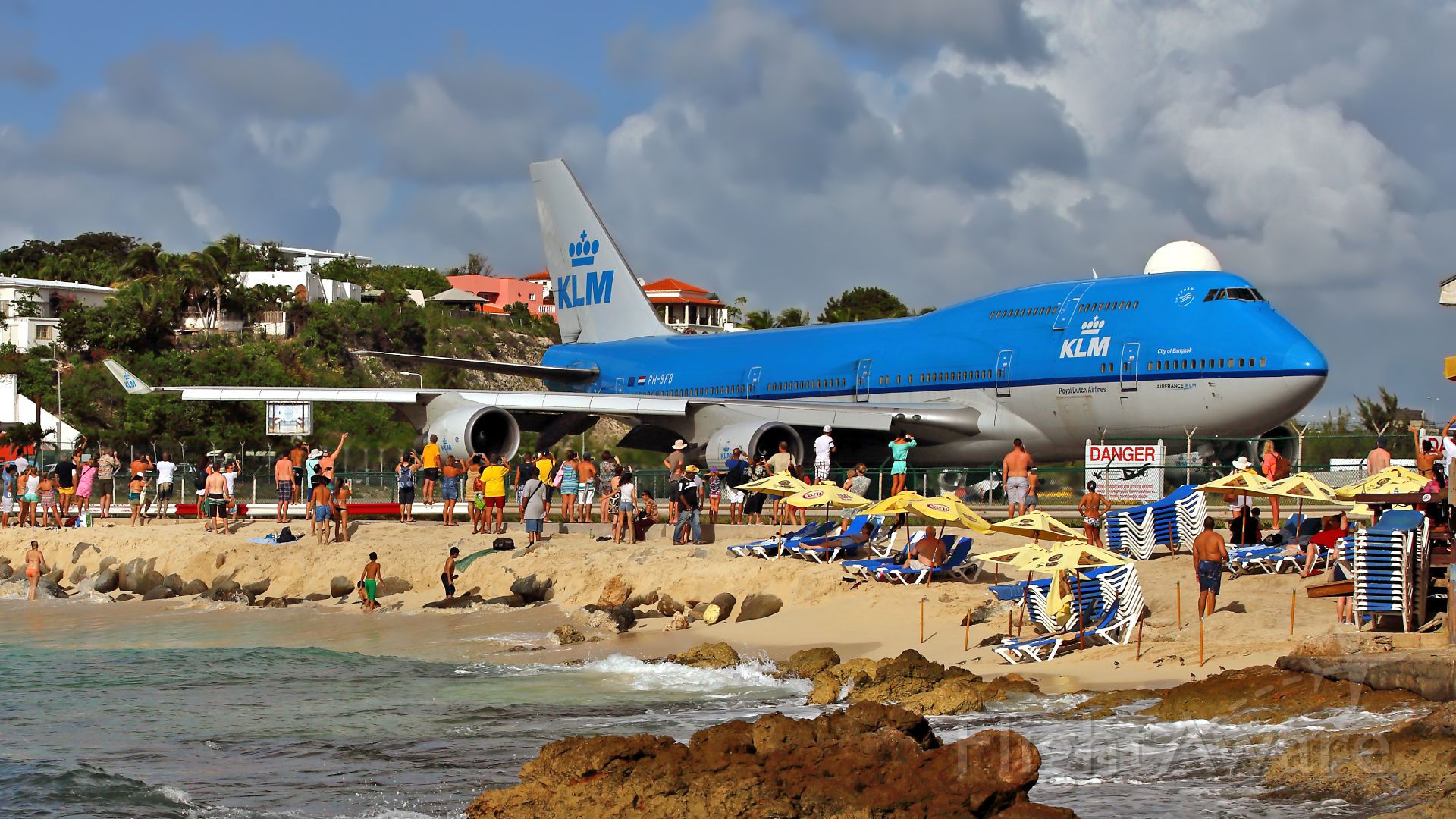 Boeing 747-400 (PH-BFB) - Boeing 747 KLM (PH-BFB) in the afternoon at Maho Beach. In Rolling on taxiway for an imminent take-off runway 10.Google Earth:18°2'21"N / 63°7'14"W