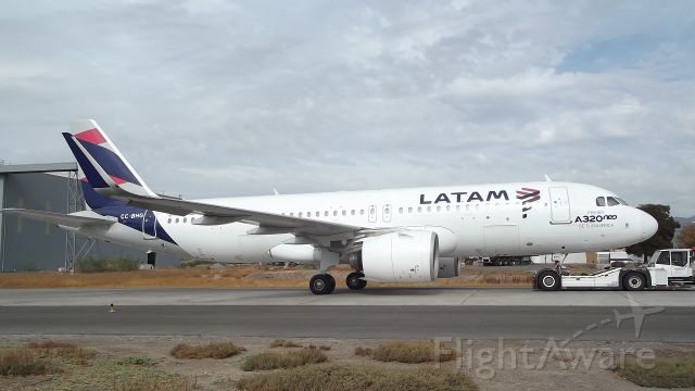 Airbus A320 (CC-BHG) - FOTO DE SPOTTER JULIO VILLARROEL.br /TOMADA DEL EXTERIOR AL NEO 320 EN EL AEROPUERTO ARTURO MERINO BENITEZ, SANTIAGO, CHILE