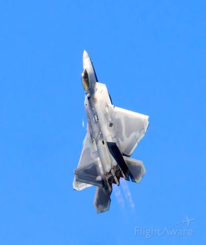 Lockheed F-22 Raptor (08169) - Amasing a/c going full out.