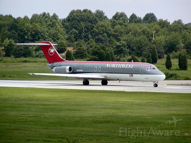 McDonnell Douglas DC-9-30 (N605NW) - Ready for takeoff at KCLT in July 2001
