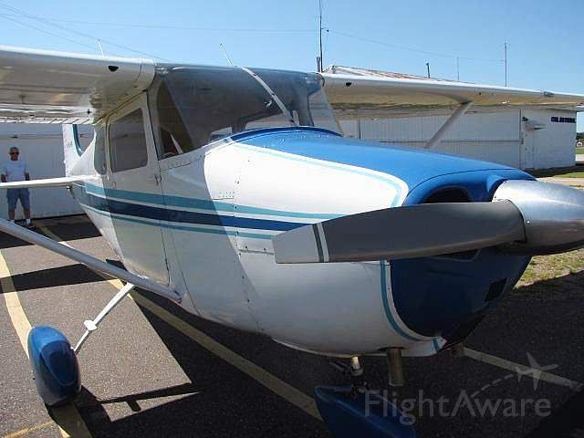 Cessna Skyhawk —