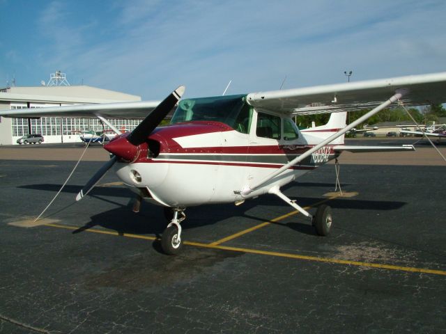 Cessna Skyhawk (N80842)