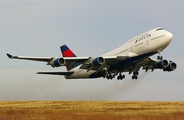 Boeing 747-400 (N661US)