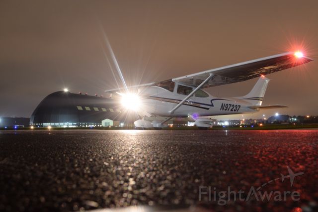 Cessna Skylane (N97237)