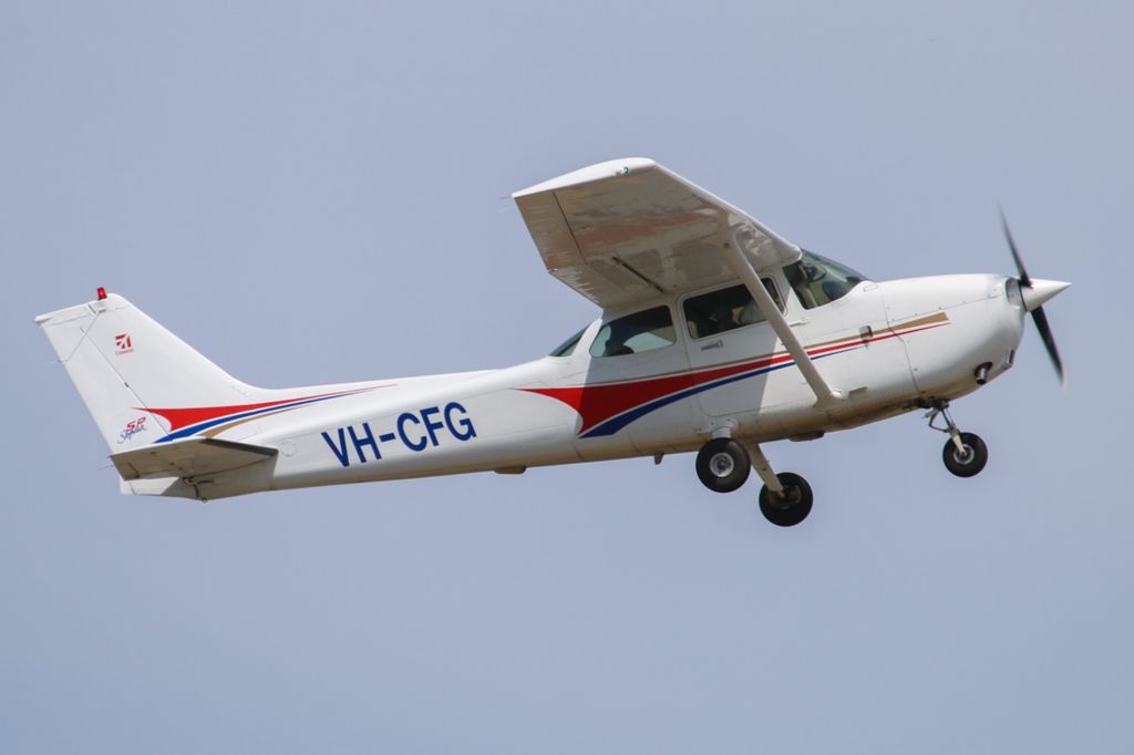 Cessna Skyhawk (VH-CFG) - C172 CFG departing Coloundra for Coolangatta