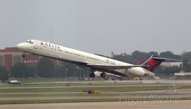 McDonnell Douglas MD-88 (N912DL) - I took this photo of a Delta MD-88 in Atlanta while waiting to board a jet to Biloxi/Gulfport Regional Airport KGPT. I like it because the Delta Offices are in the background.