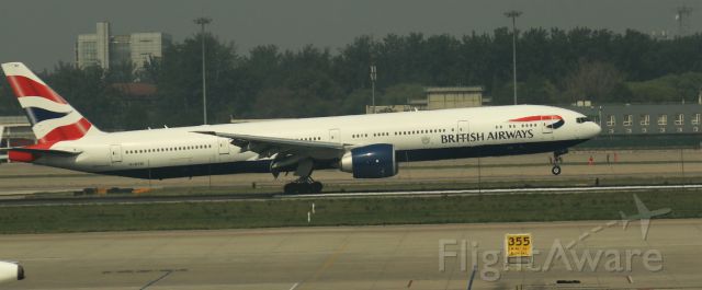 BOEING 777-300ER (G-STBI) - 062318 landing on Rwy 36R