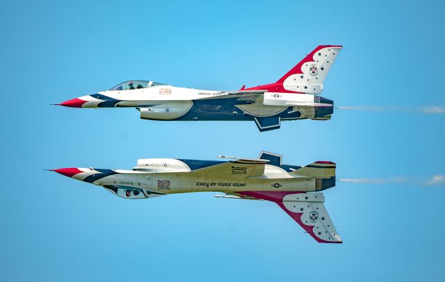 Lockheed F-16 Fighting Falcon — - SWF 2016 Airshow. Thunderbirds