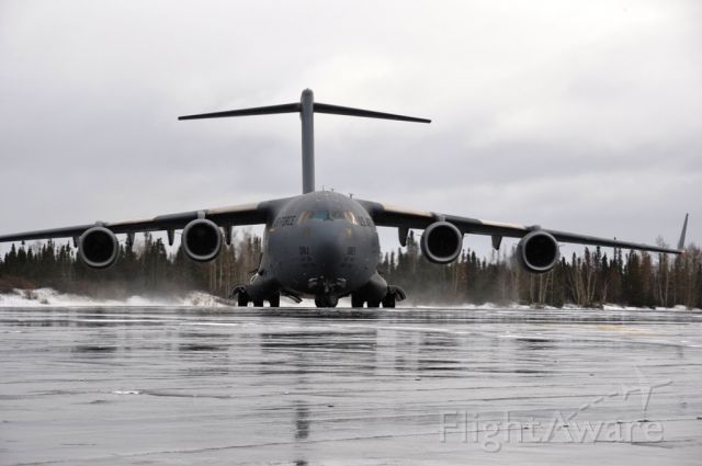 Boeing Globemaster III — - C17 getting into parking position south ramp goose bay airport.